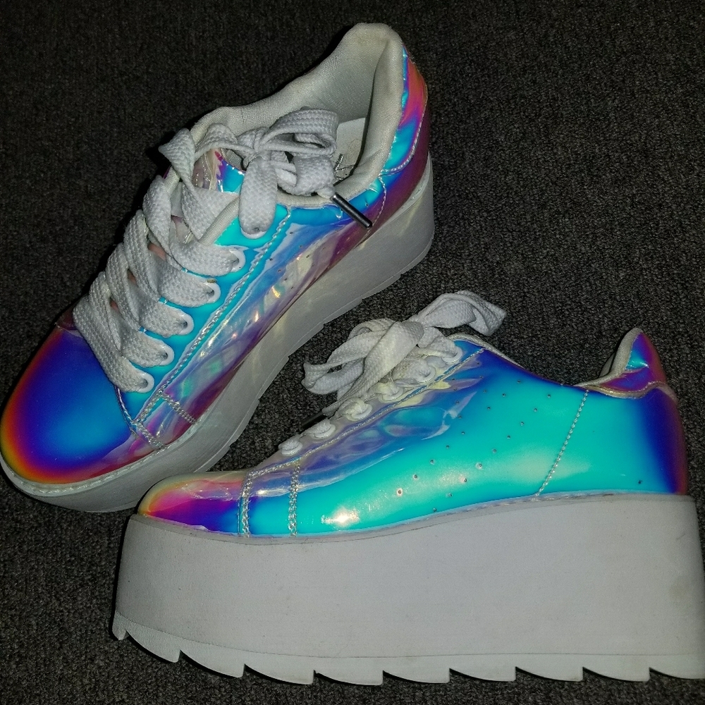 Holographic platforms